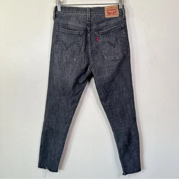 Levi's Womens Size 28 Wedgie Skinny  Grey Wash Frayed Hem Jeans - Picture 16 of 16